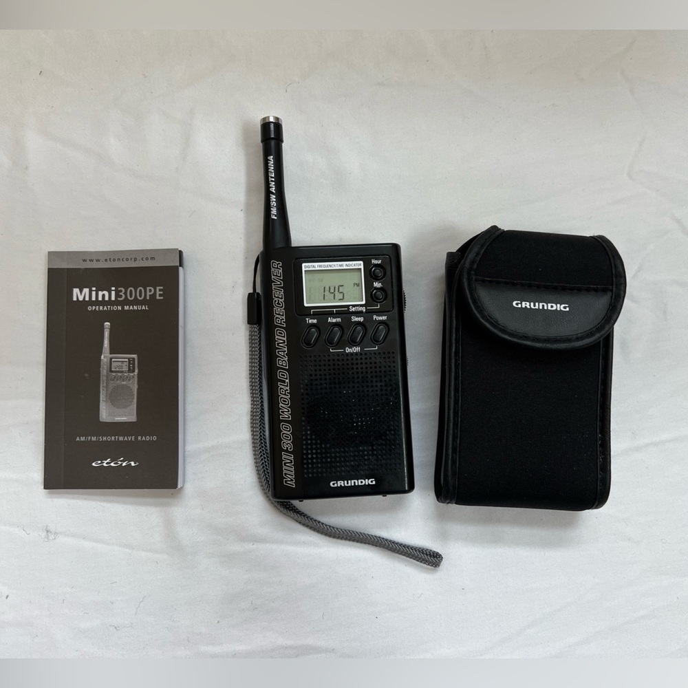 Grundig Mini 300 World Band Receiver Case Manual Portable Radio AM/FM/SW Working